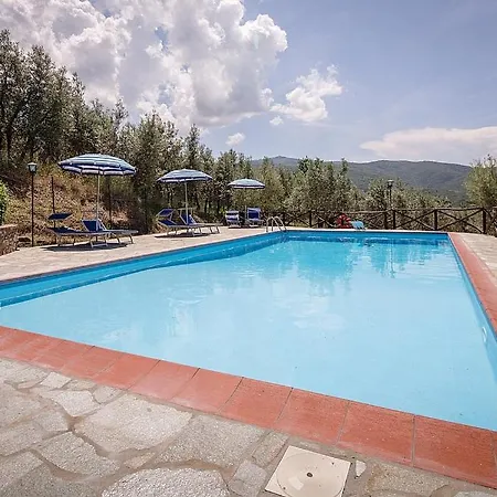 Sleeps 4 Pool Wifi Sant'enea